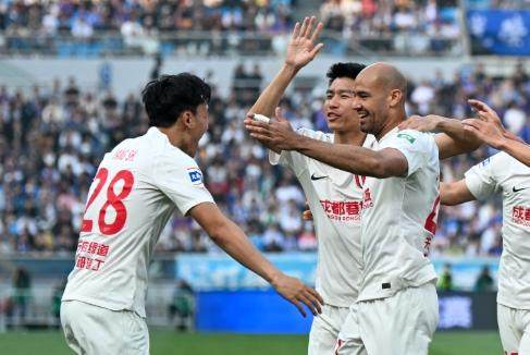 星空体育app下载-【中超】罗慕洛双响费利佩2传1射 蓉城客场5比1海牛