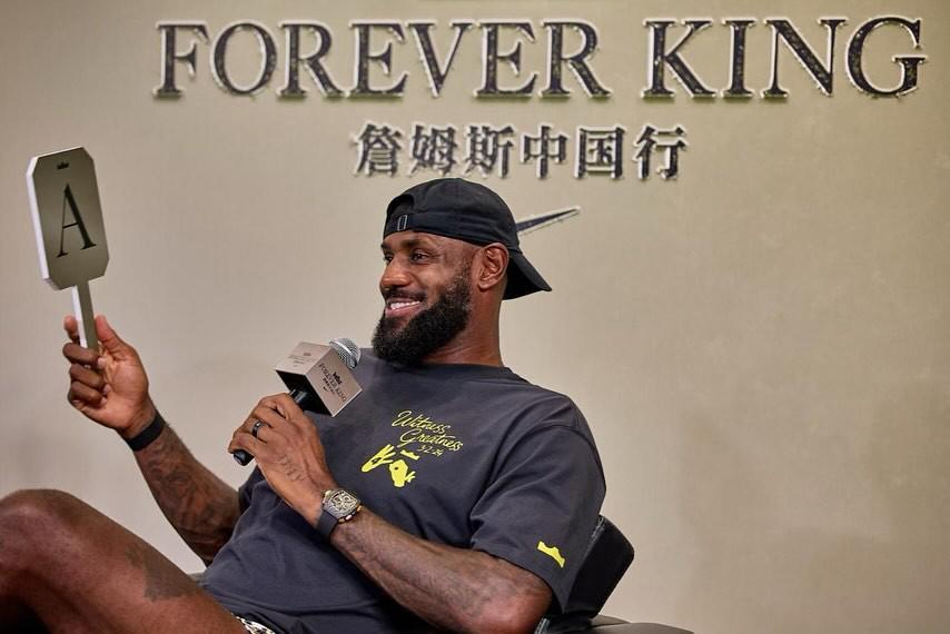 詹姆斯晒成都行活动图集：成都在我心中永远有特别的位置，国王爱你